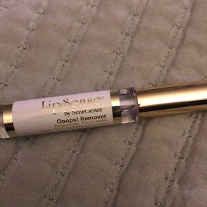 Lip Sense oops removal